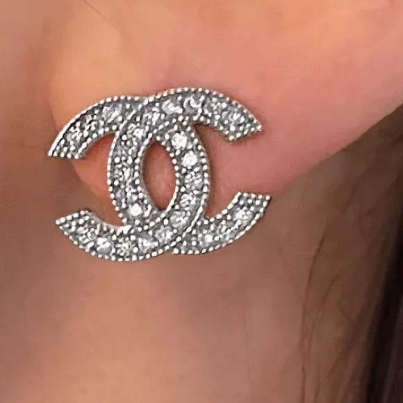 Trendy White Gold Plated Fashionable Earrings Stunning Brand New,Must Have!